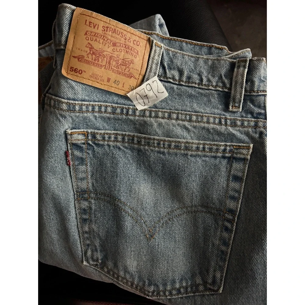 Vintage Levi's 560 Loose Fit Jeans Men's 40x30 USA Made Tapered Leg Light Wash